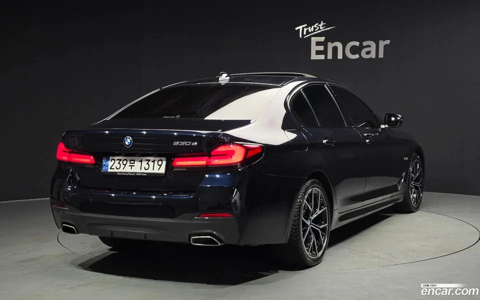 BMW 5 Series 530e M 2023 — миниатюра 2