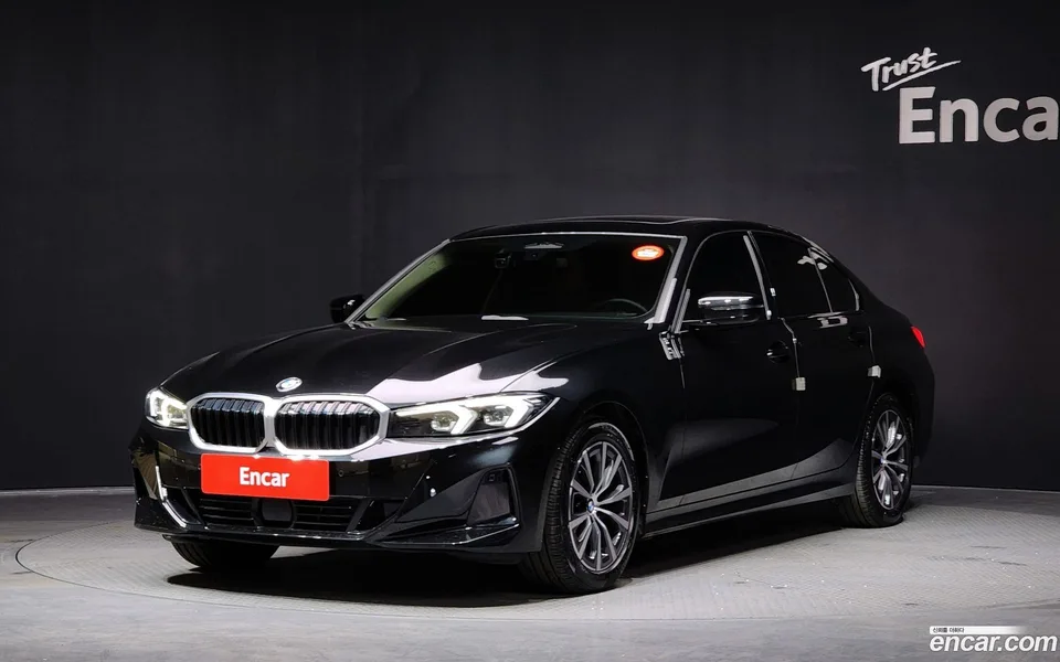 BMW 3 Series 320i 2023 — фото 1, купить с доставкой в Москву