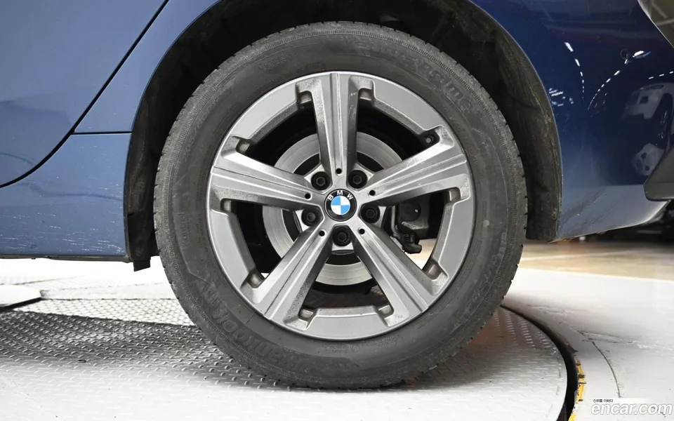 BMW 2 Series Active Tourer 220i 2024 — миниатюра 5