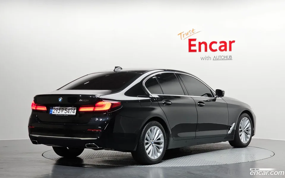 BMW 5 Series 520i 2023 — миниатюра 2