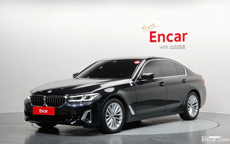BMW 5 Series 520i 2023 — фото 1, купить с доставкой в Москву