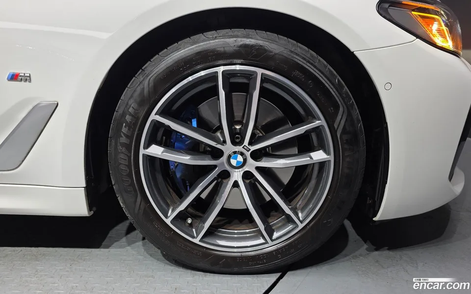 BMW 5 Series 520i M 2022 — миниатюра 5
