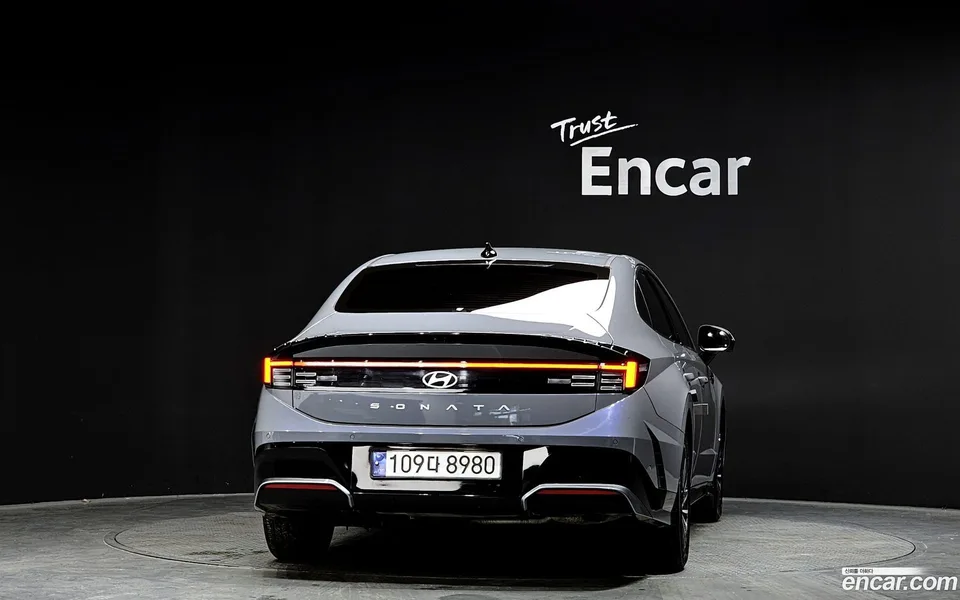 Hyundai Sonata The Edge Hybrid 2023 — миниатюра 4