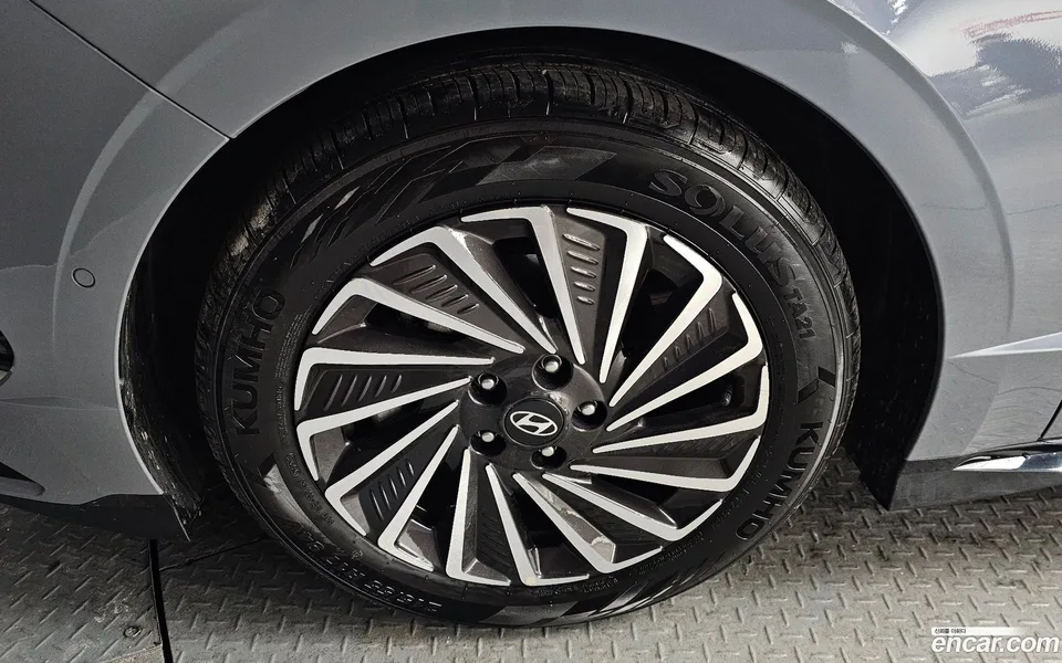 Hyundai Sonata The Edge Hybrid 2023 — миниатюра 5