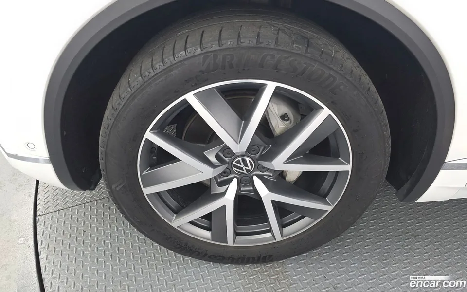 Volkswagen Touareg 3.0 TDI 2023 — миниатюра 5