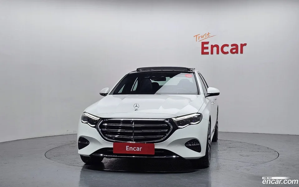 Mercedes-Benz E-Class E300 4MATIC 2025 — миниатюра 3