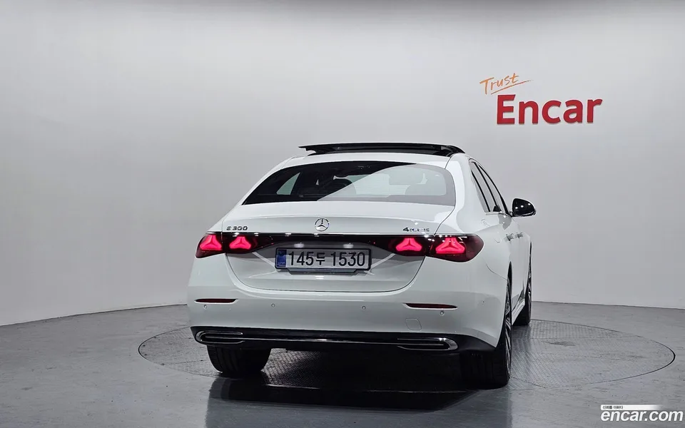 Mercedes-Benz E-Class E300 4MATIC 2025 — миниатюра 4