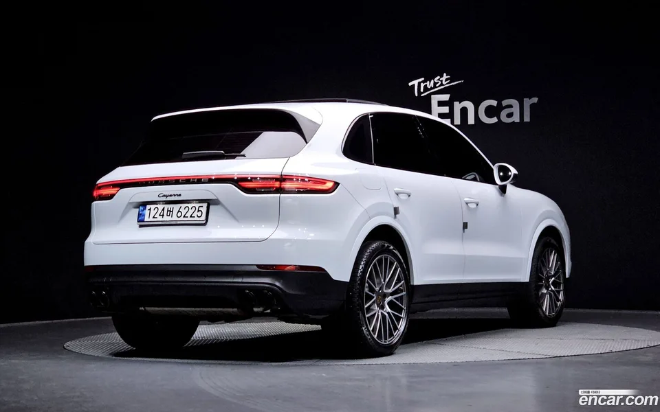 Porsche Cayenne 3.0 2023 — миниатюра 2
