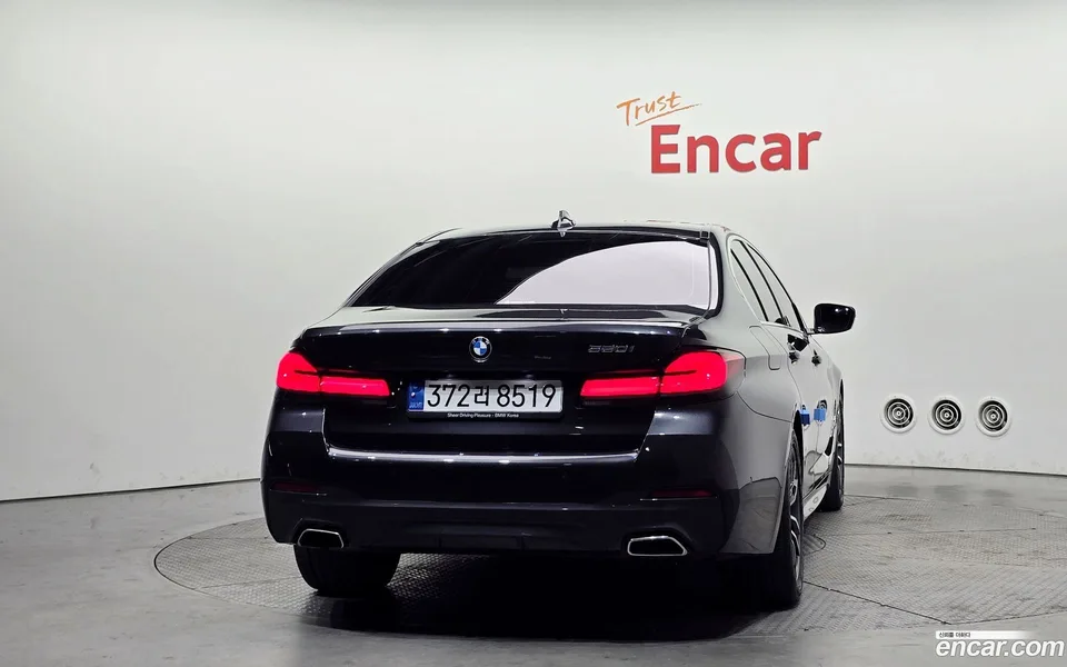 BMW 5 Series 520i M 2022 — миниатюра 4