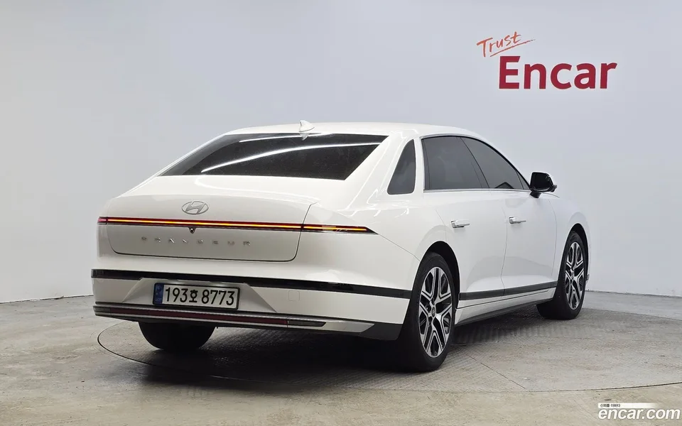 Hyundai Grandeur 2.5 2WD 2023 — миниатюра 2