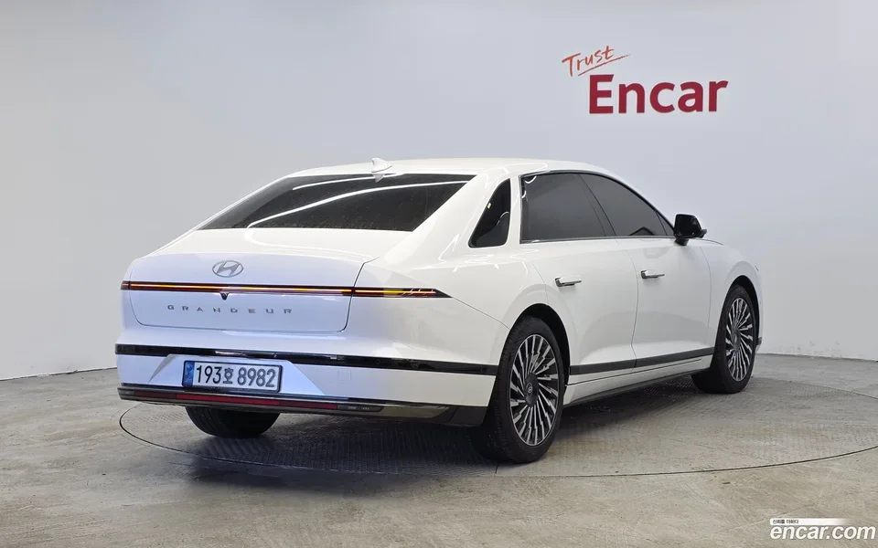Hyundai Grandeur 2.5 2WD 2023 — миниатюра 2
