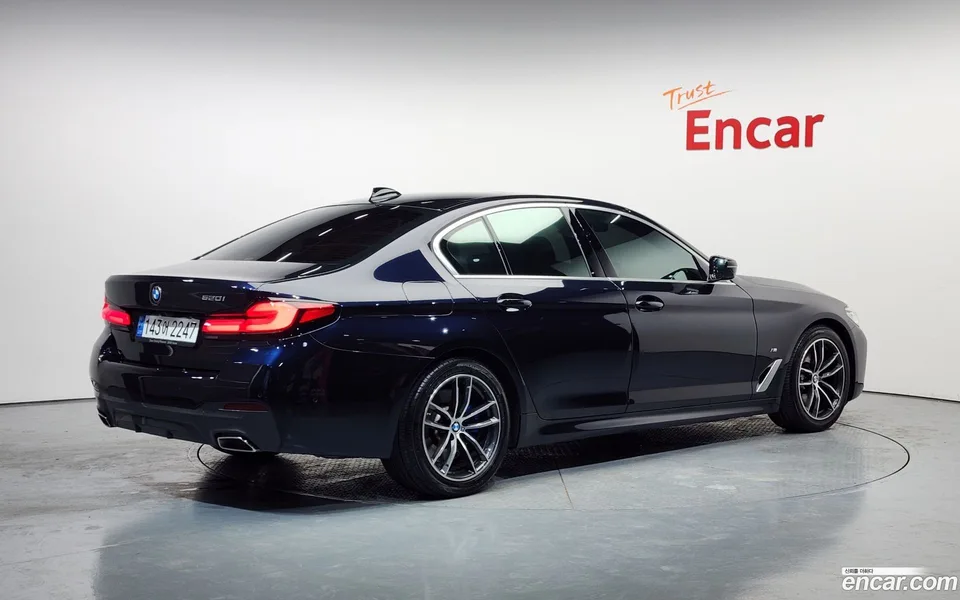 BMW 5 Series 520i M 2022 — миниатюра 2