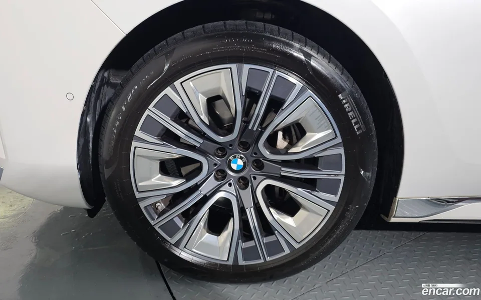 BMW 7 Series 740d xDrive 2023 — миниатюра 5