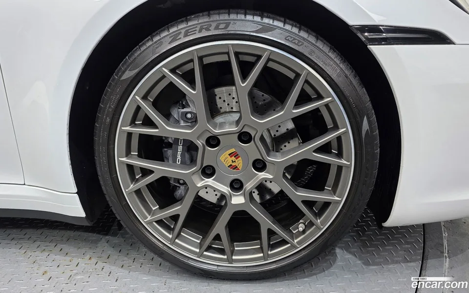 Porsche 911 (992) 4 2024 — миниатюра 5