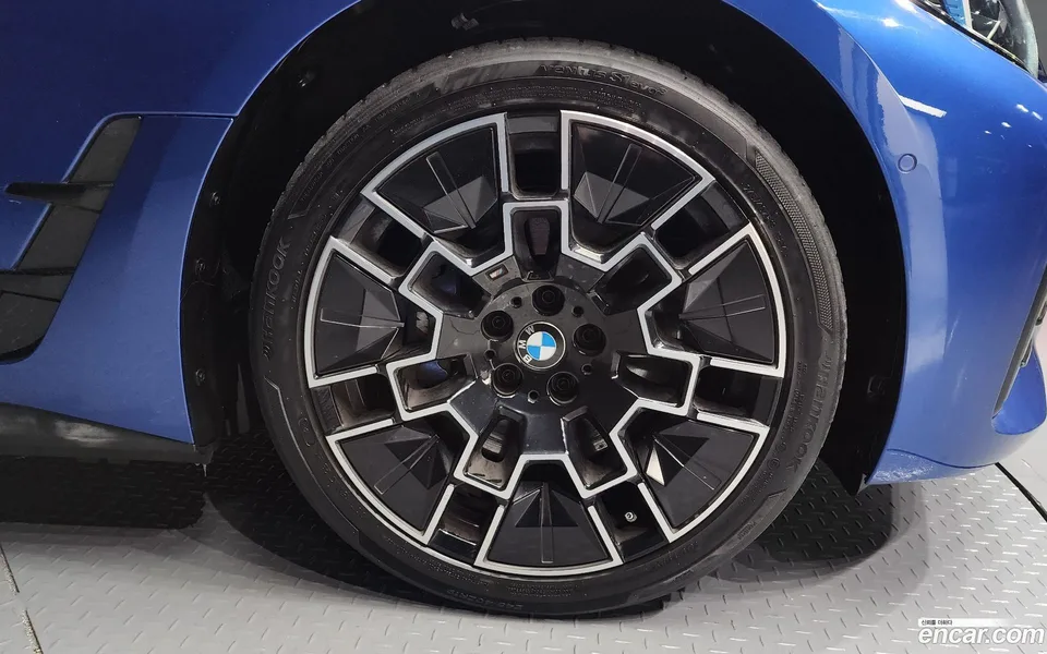 BMW i4 eDrive40 M 2025 — миниатюра 5