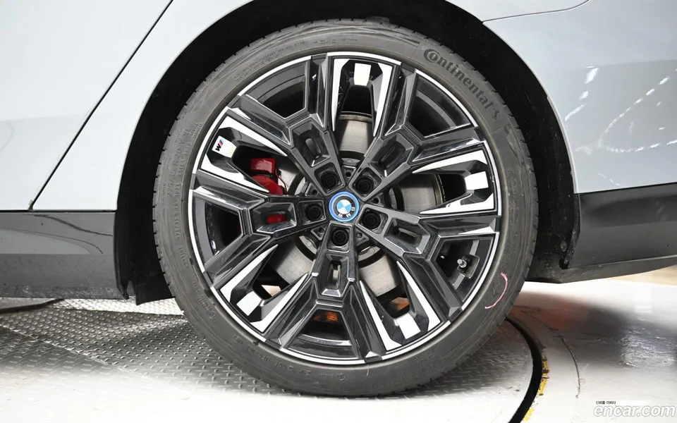BMW i5 M60 xDrive 2023 — миниатюра 5