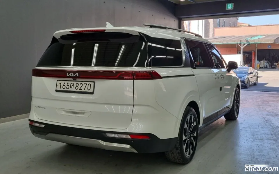 Kia Carnival 9 2023 — миниатюра 2