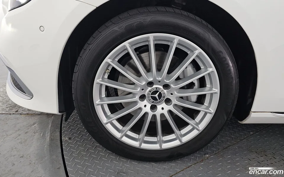 Mercedes-Benz E-Class E250 2022 — миниатюра 5