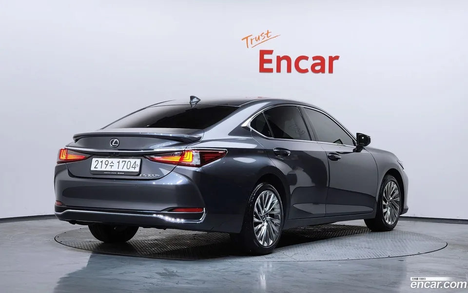 Lexus ES 300h 2023 — миниатюра 2