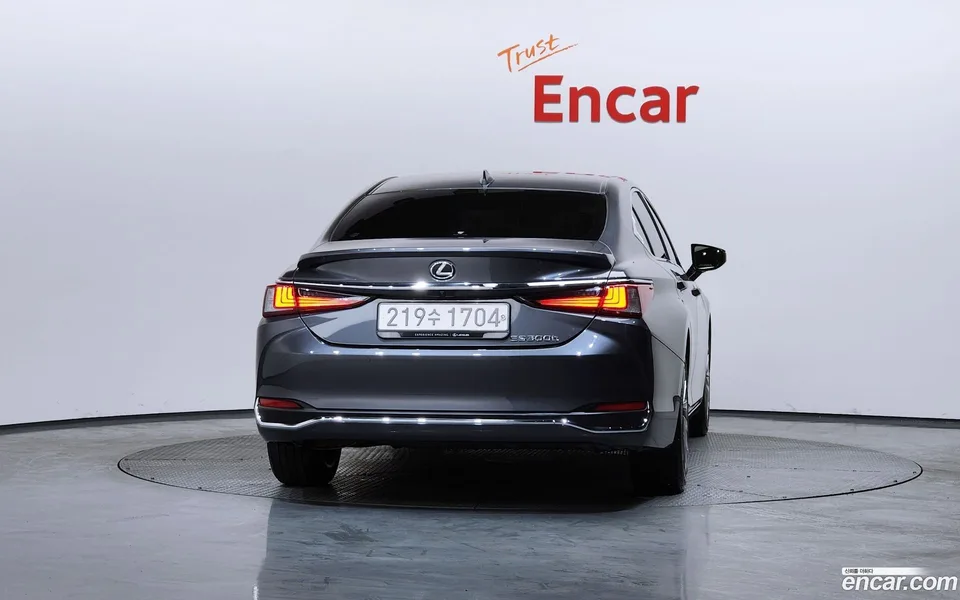Lexus ES 300h 2023 — миниатюра 4