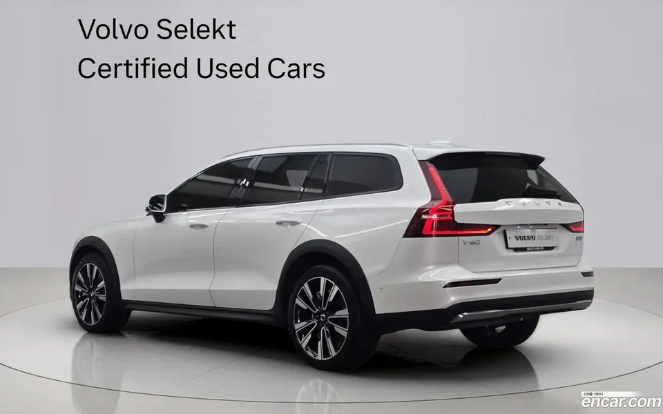 Volvo V60 Cross Country B5 AWD 2025 — миниатюра 2