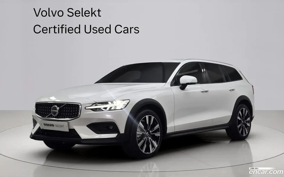Volvo V60 Cross Country B5 AWD 2025 — фото 1, купить с доставкой в Москву