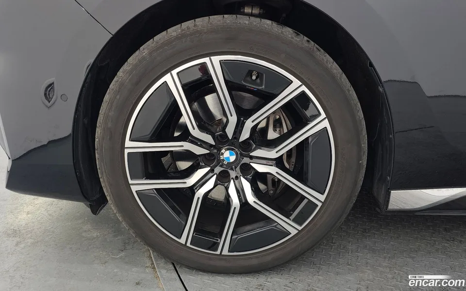 BMW 7 Series 740d xDrive M 2024 — миниатюра 5
