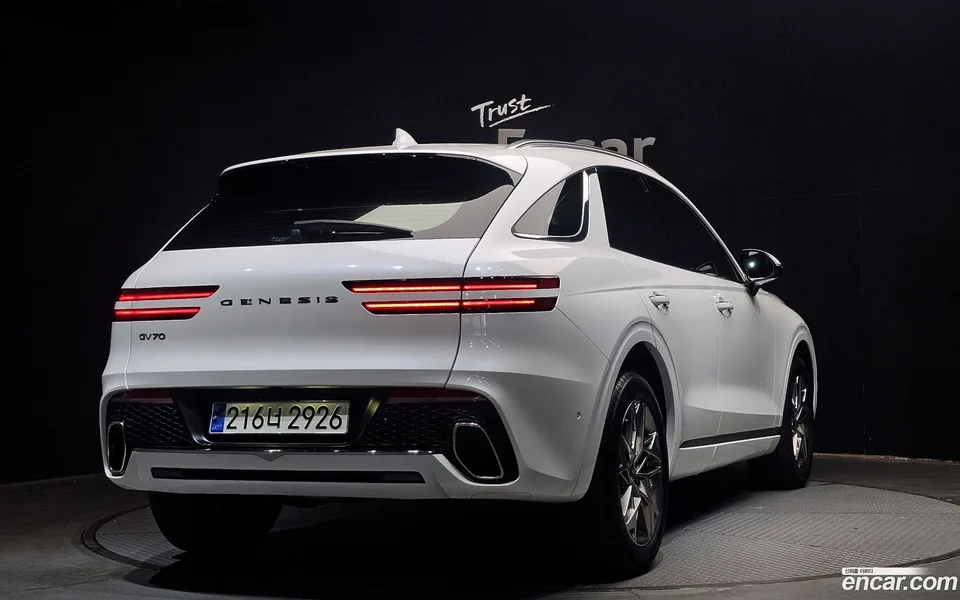 Genesis GV70 2.5T 2WD 2023 — миниатюра 2