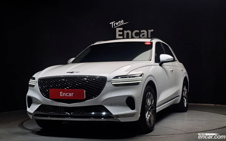 Genesis GV70 2.5T 2WD 2023 — фото 1, купить с доставкой в Москву
