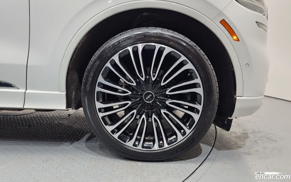 Lincoln Aviator 3.0 AWD 2023 — миниатюра 5