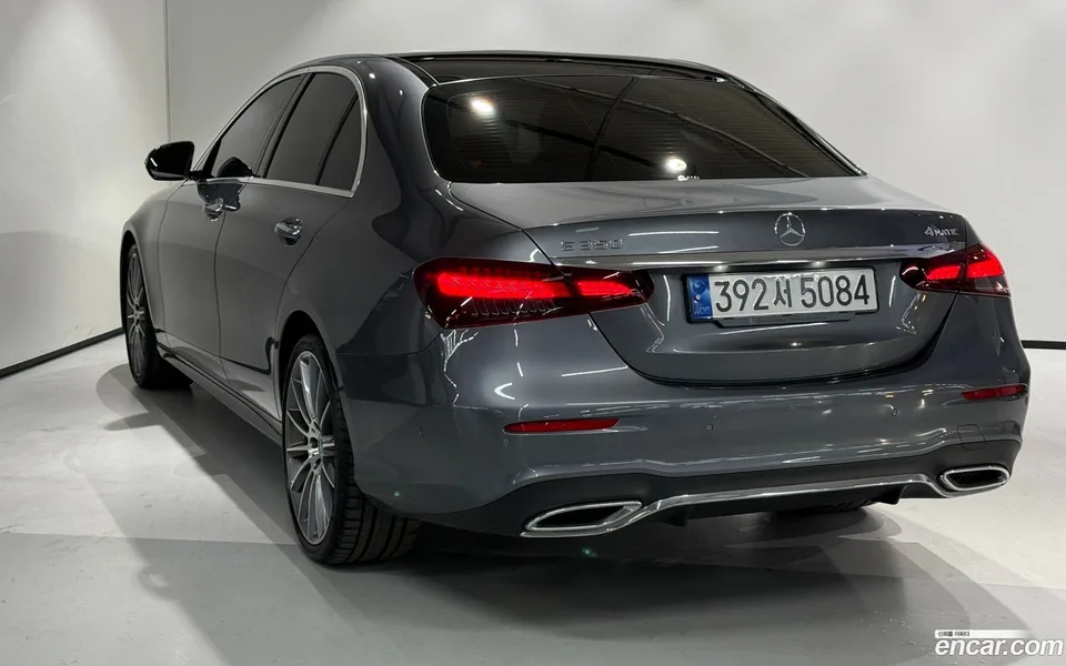 Mercedes-Benz E-Class E350 4MATIC AMG Line 2022 — миниатюра 3