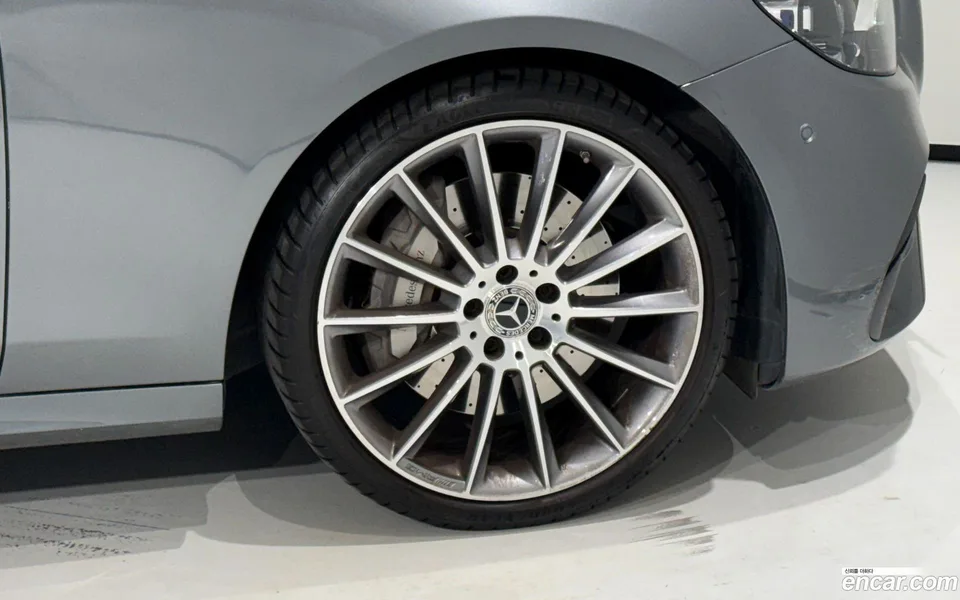 Mercedes-Benz E-Class E350 4MATIC AMG Line 2022 — миниатюра 5