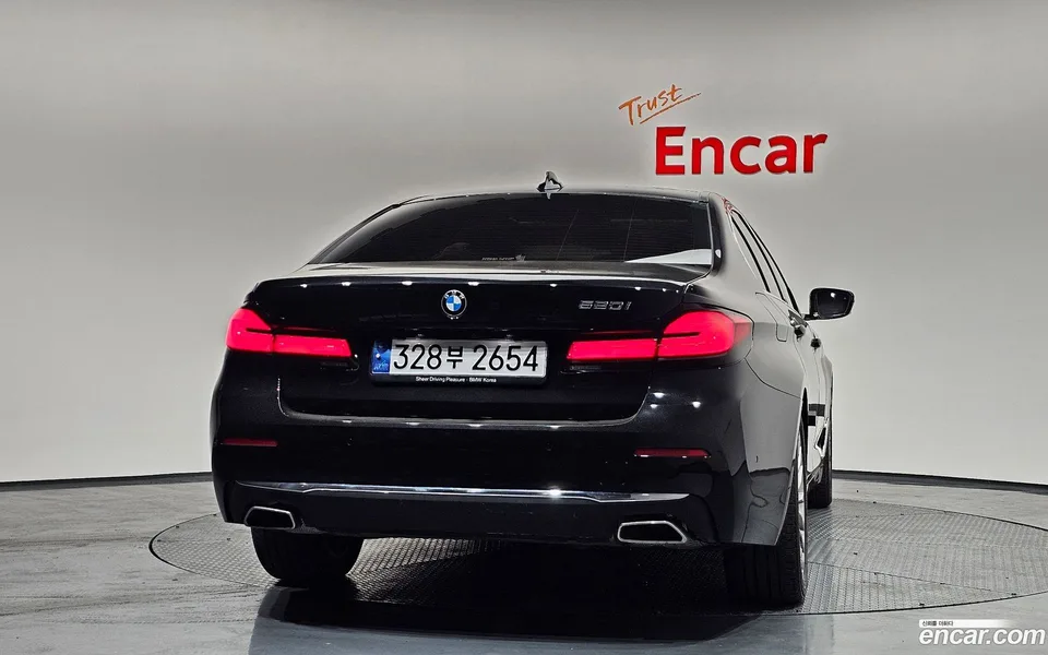 BMW 5 Series 520i 2023 — миниатюра 4