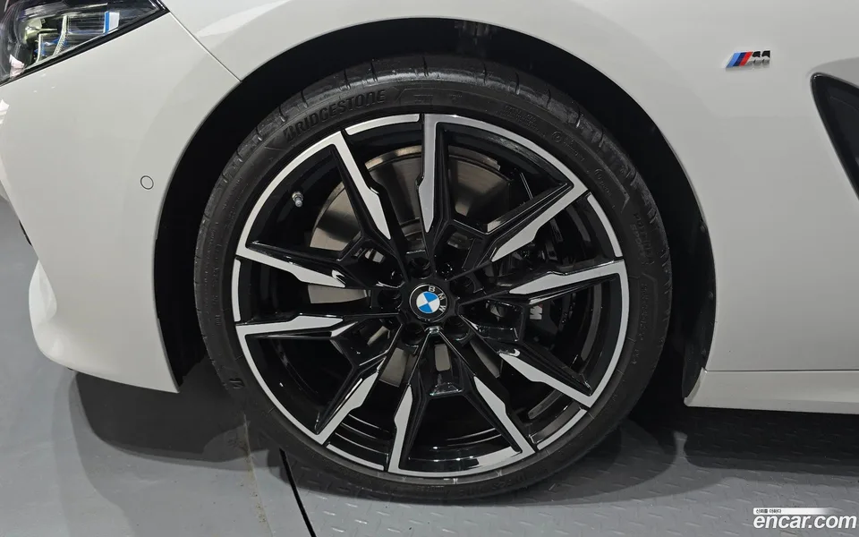 BMW 8 Series M850i xDrive 2025 — миниатюра 5