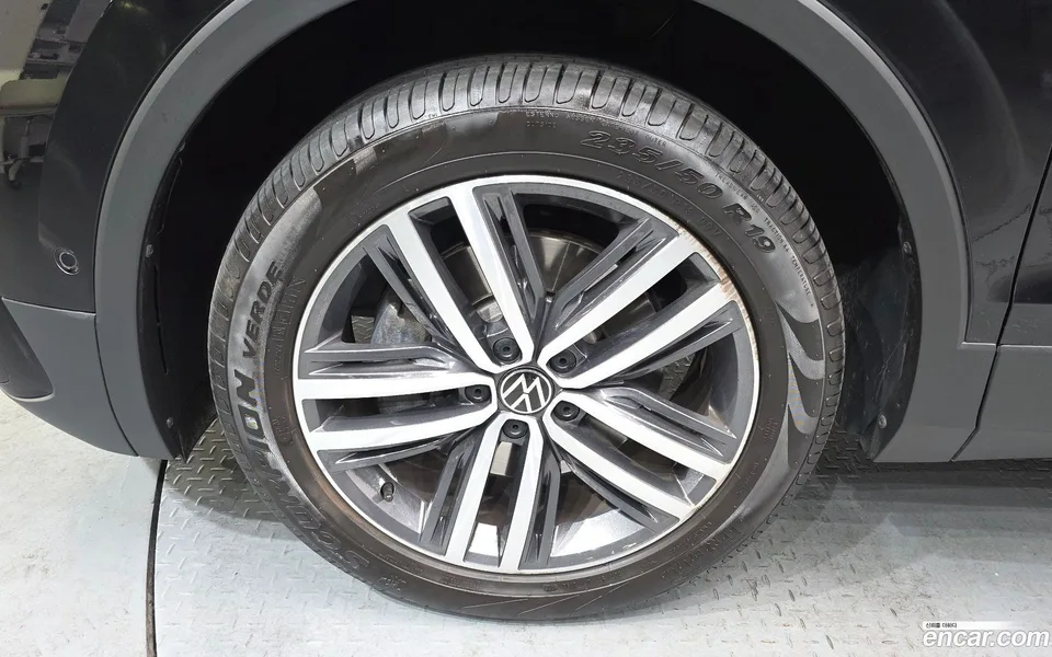 Volkswagen Tiguan Allspace 2.0 TSI 2024 — миниатюра 5