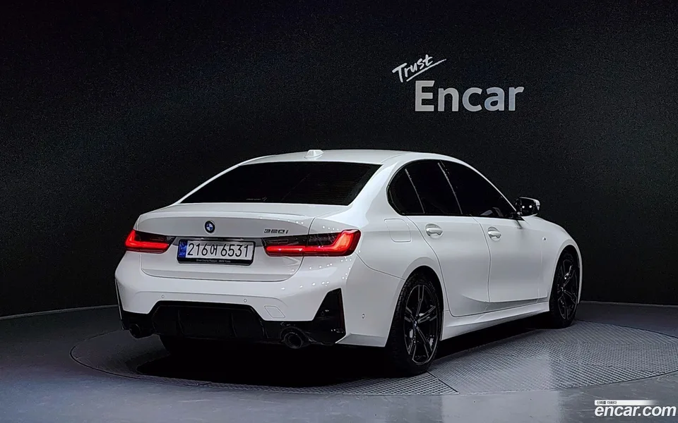 BMW 3 Series 320i M 2023 — миниатюра 2