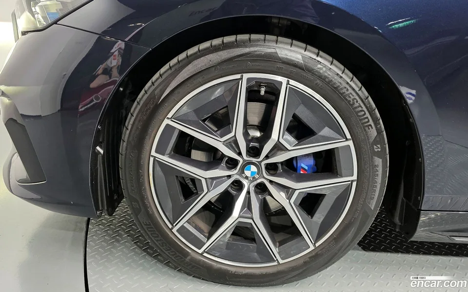 BMW 5 Series 523d M 2024 — миниатюра 5