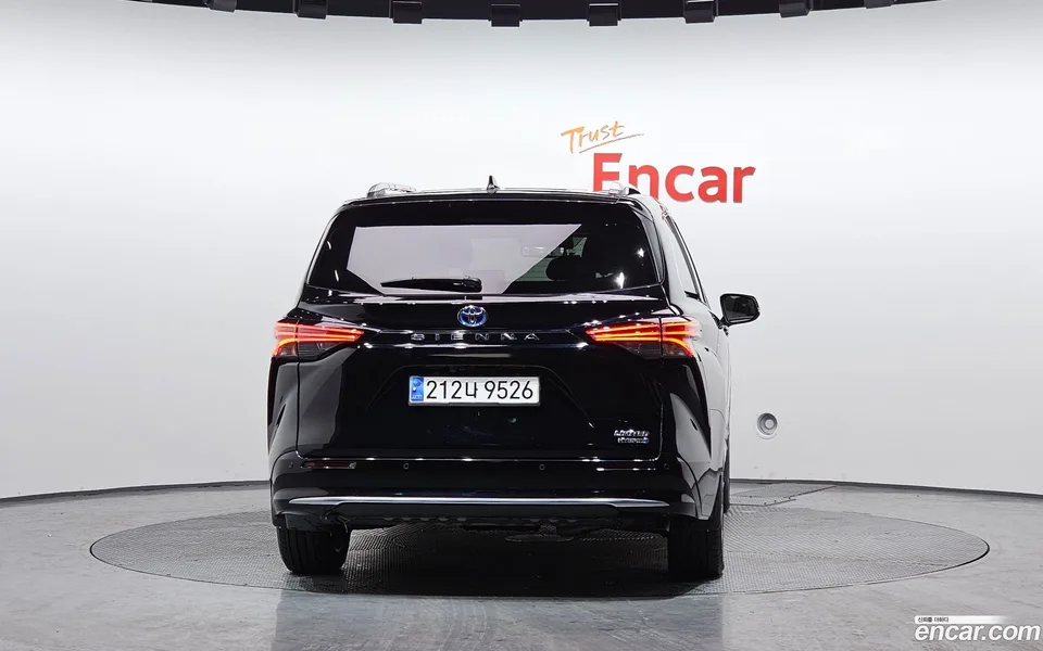 Toyota Sienna 2.5 2WD 2023 — миниатюра 4