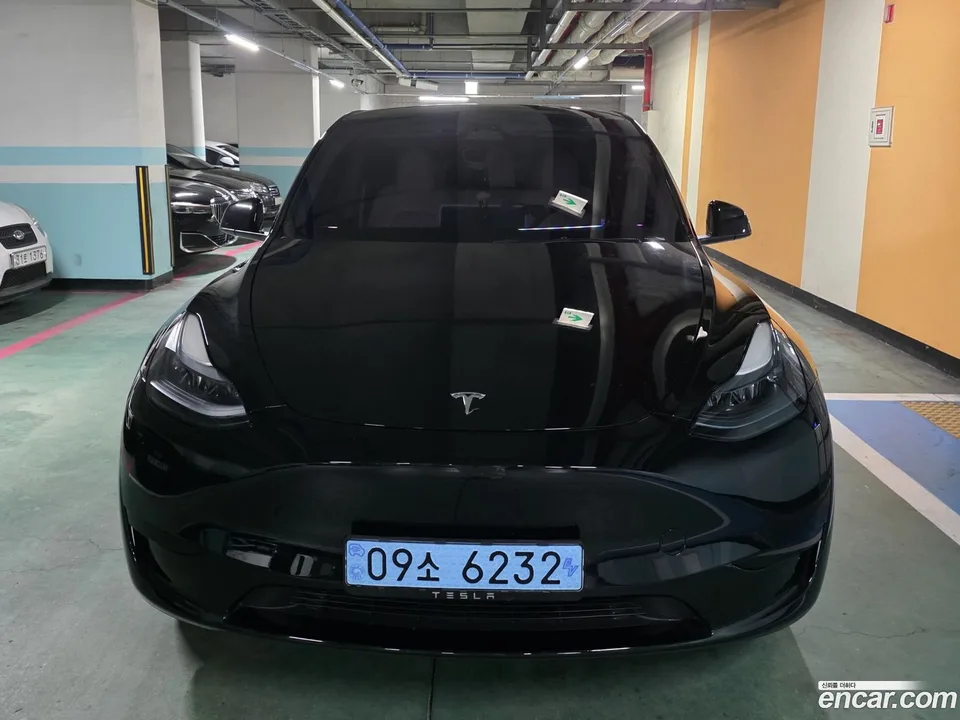 Tesla Model Y RWD 2023 — миниатюра 2