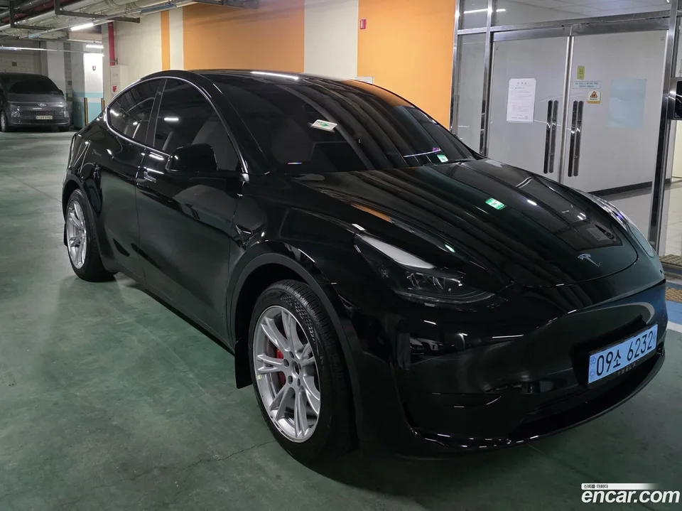 Tesla Model Y RWD 2023 — миниатюра 3