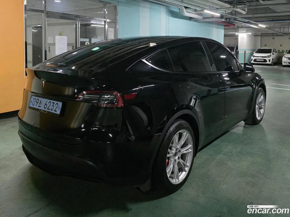 Tesla Model Y RWD 2023 — миниатюра 4
