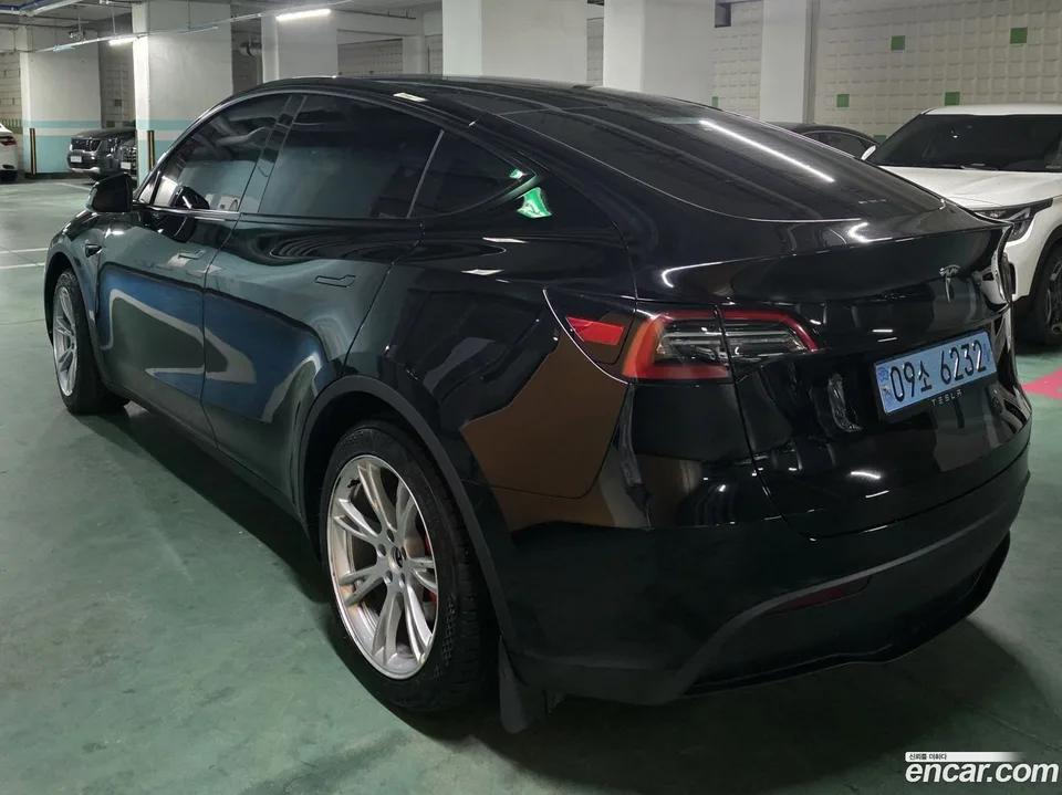 Tesla Model Y RWD 2023 — миниатюра 5