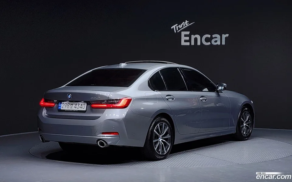BMW 3 Series 320i 2023 — миниатюра 2