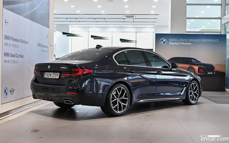 BMW 5 Series 530i xDrive M 2022 — миниатюра 2