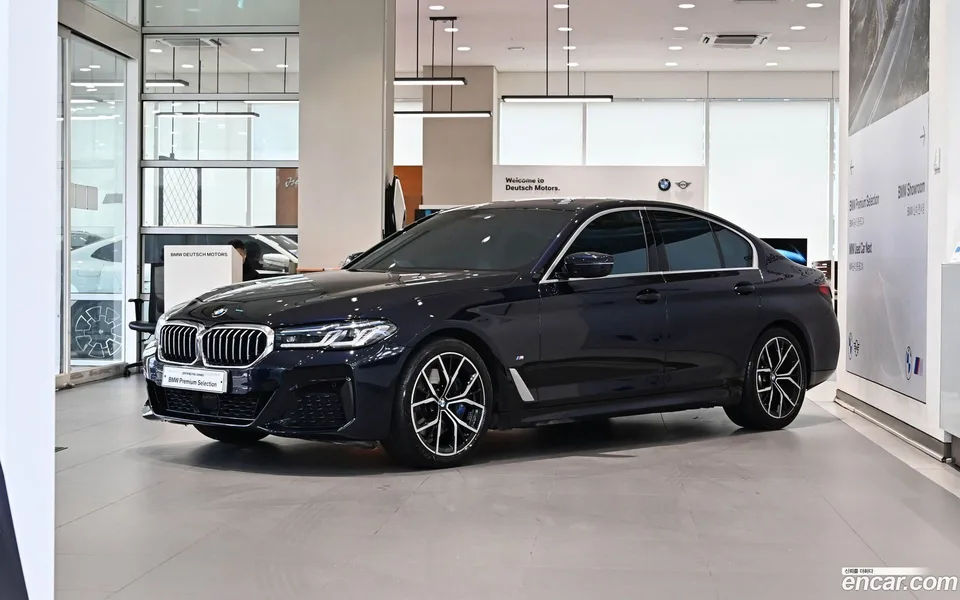 BMW 5 Series 530i xDrive M 2022 — фото 1, купить с доставкой в Москву