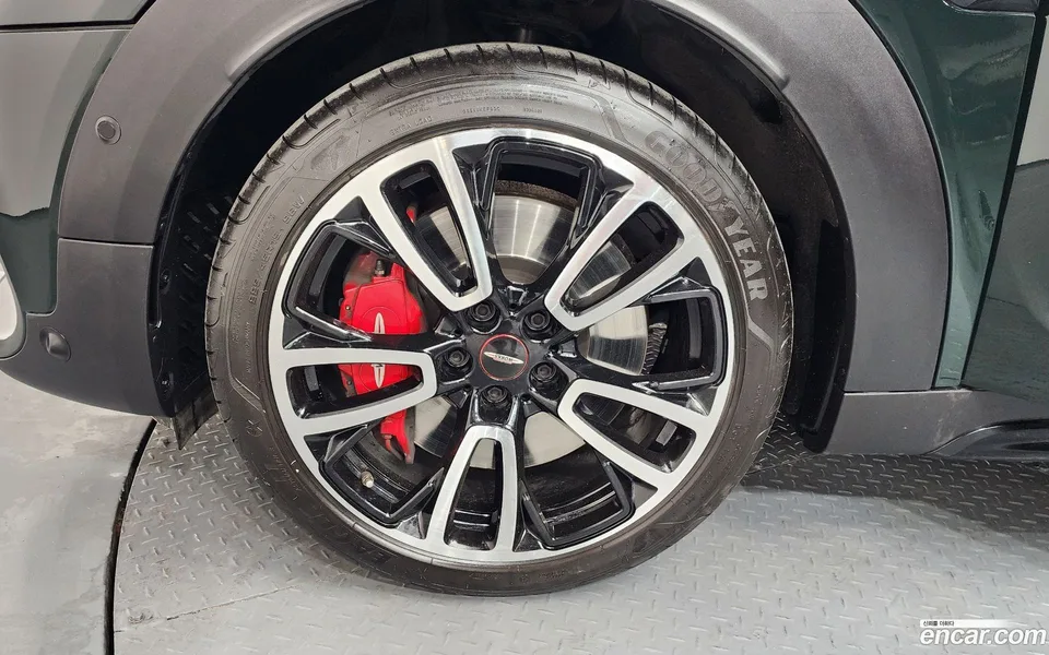 MINI Cooper S Countryman JCW 2023 — миниатюра 5