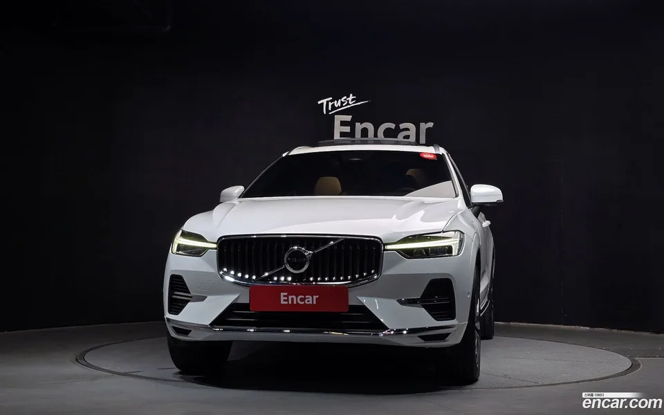 Volvo XC60 T8 2022 — миниатюра 3