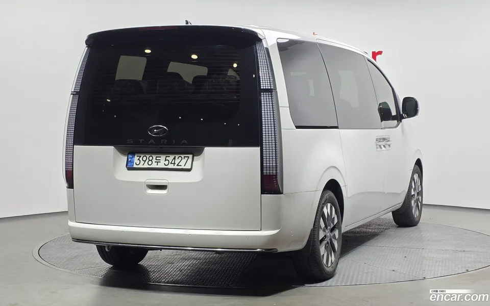 Hyundai Staria 9 2022 — миниатюра 2