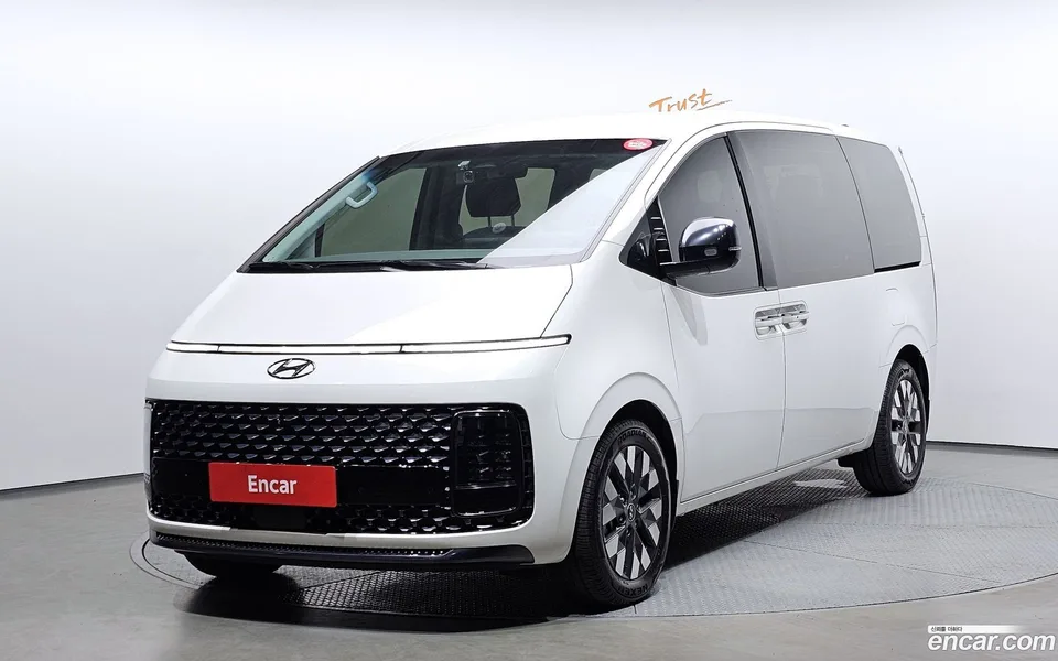 Hyundai Staria 9 2022 — фото 1, купить с доставкой в Москву
