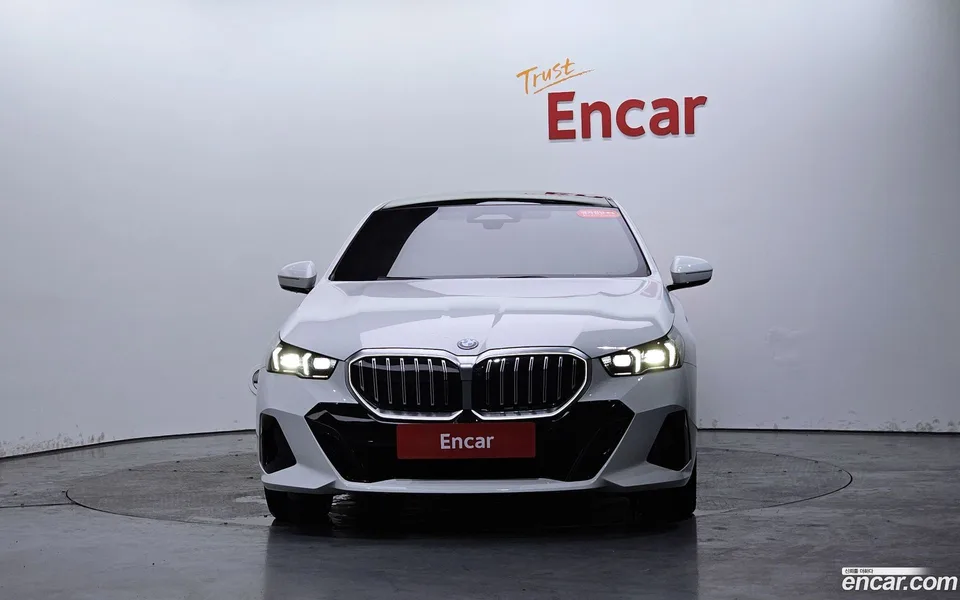 BMW 5 Series 530e xDrive M 2025 — миниатюра 3